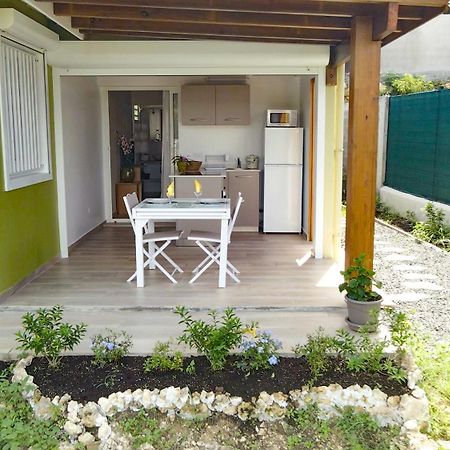 Studio Avec Piscine, A 3 Minutes A Pied Des Plages Sainte-Anne  Ngoại thất bức ảnh