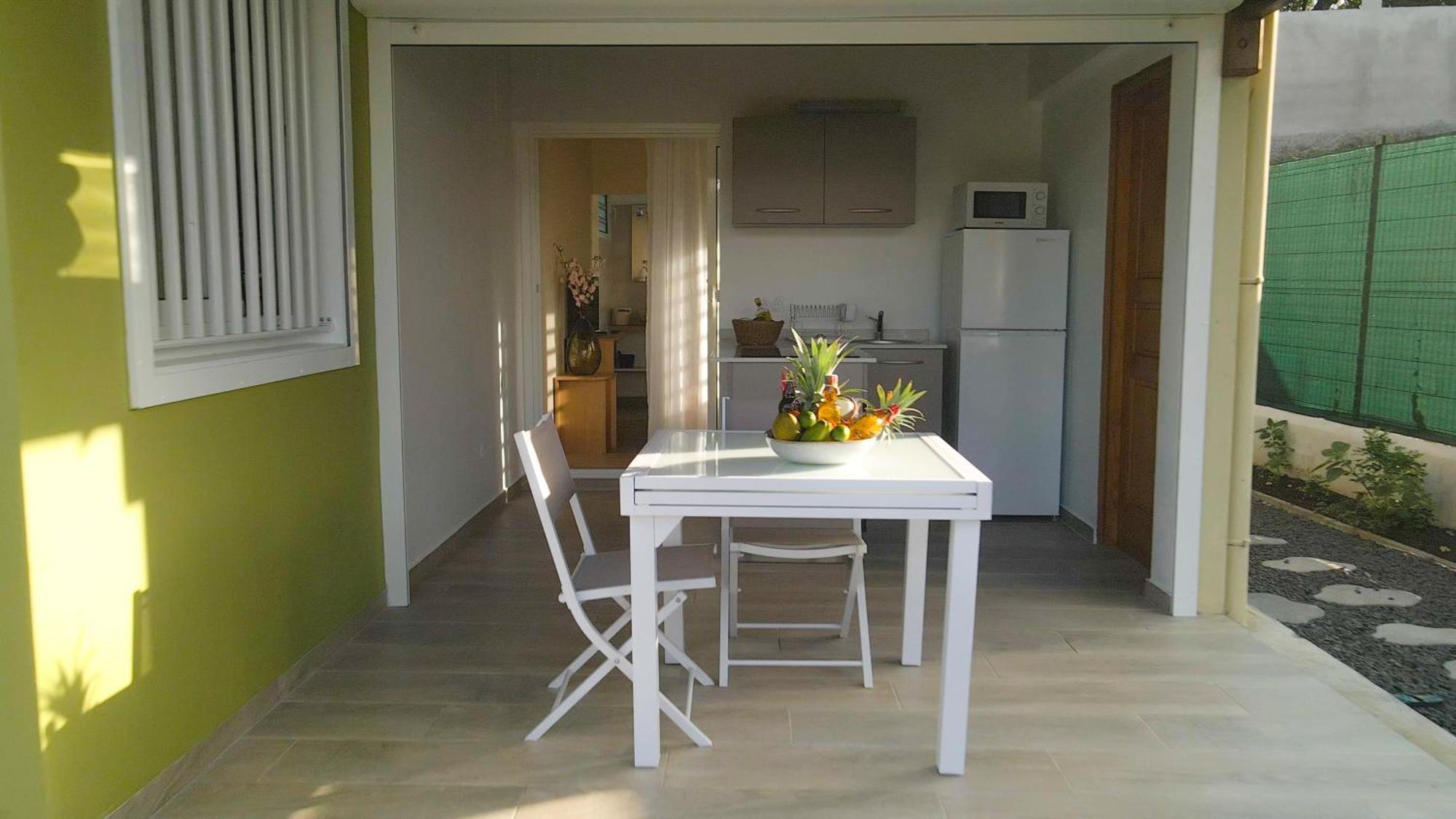 Studio Avec Piscine, A 3 Minutes A Pied Des Plages Sainte-Anne  Ngoại thất bức ảnh